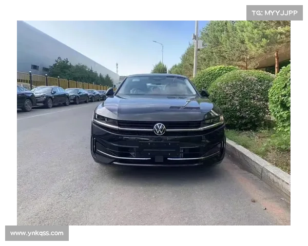 全新一代迈腾采用了更加流畅的线条和硬朗的车身设计 全新一代迈腾采用了更加流畅的线条和硬朗的车身设计